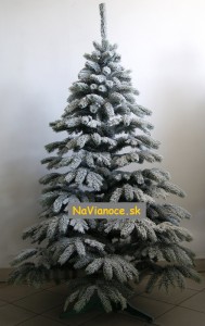 zasnežené umelé vianočné stromčeky 3d